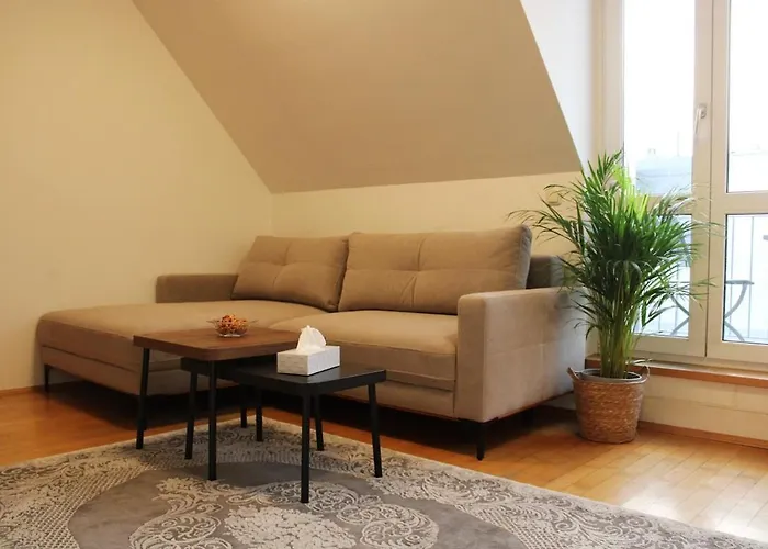 Floor Near Palace Schoenbrunn Apartman *